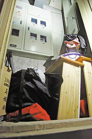 電纜井堆放雜物